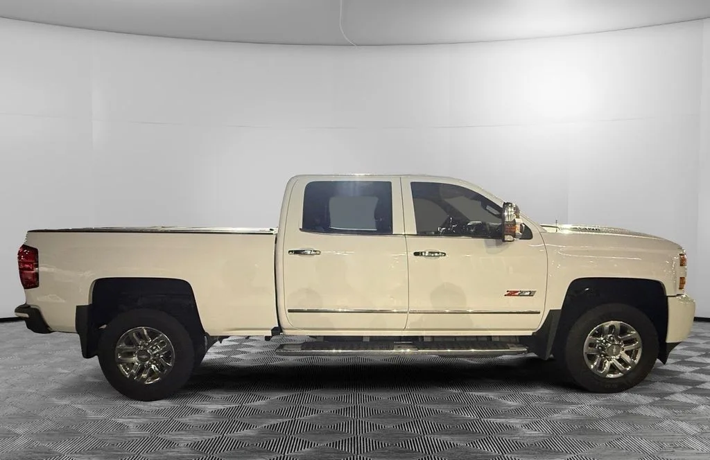2018 Chevrolet Silverado 3500HD LTZ — photo 1