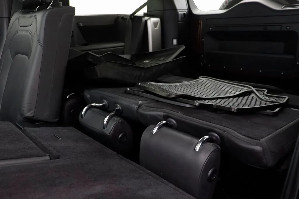 2023 Land Rover Defender 130 First Edition — thumbnail 10