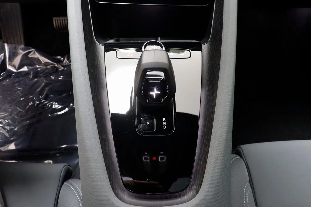 2023 Polestar 2 Long Range Dual Motor AWD — thumbnail 10