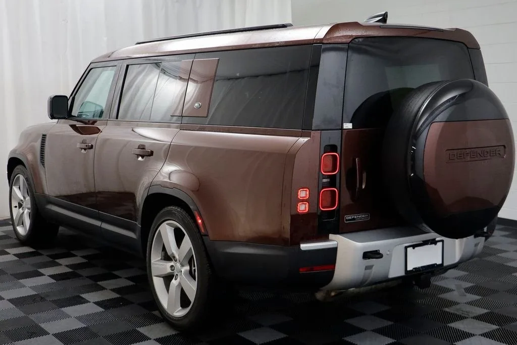 2023 Land Rover Defender 130 First Edition — thumbnail 11