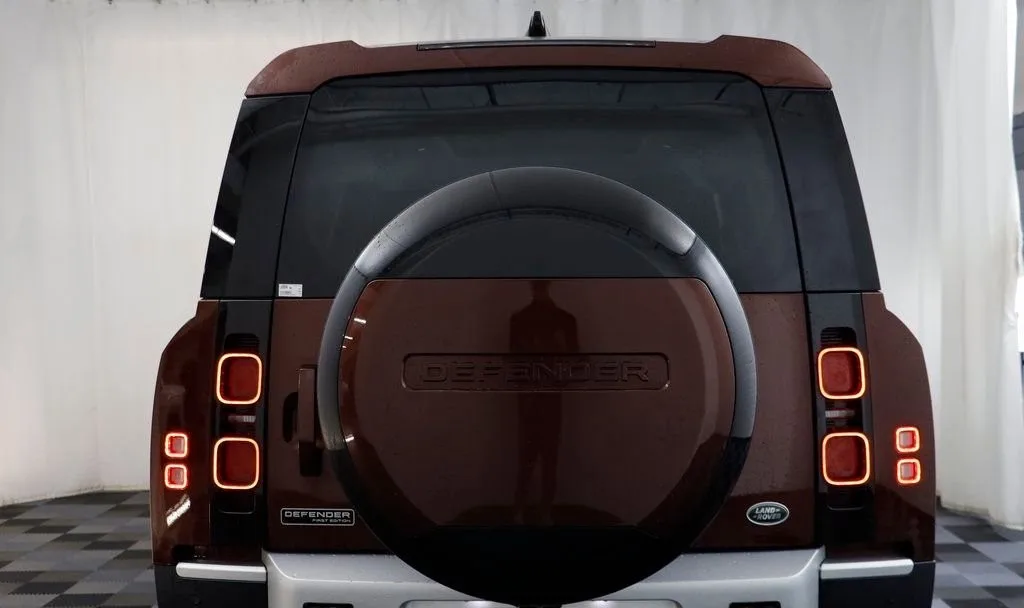 2023 Land Rover Defender 130 First Edition — thumbnail 12