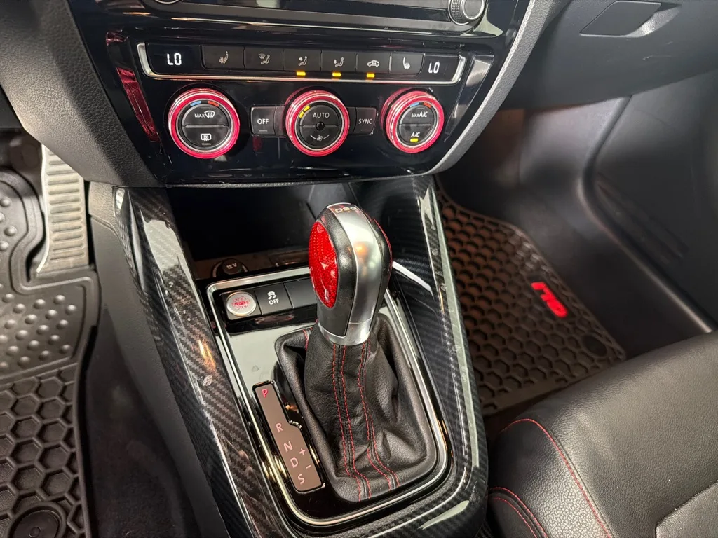2017 Volkswagen Jetta GLI — thumbnail 10
