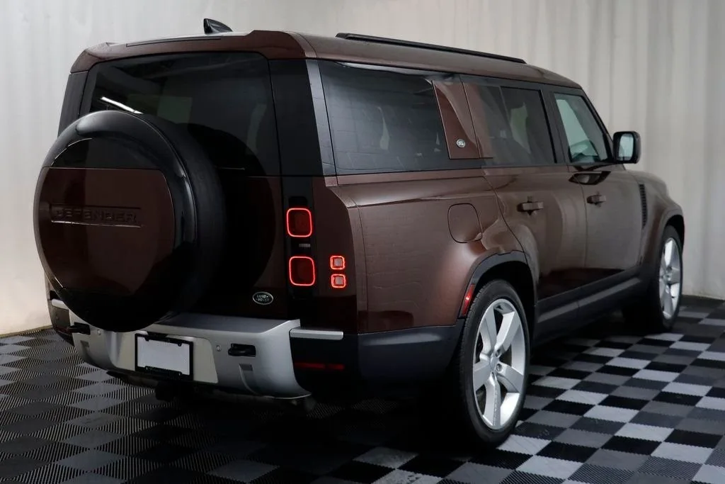 2023 Land Rover Defender 130 First Edition — thumbnail 13