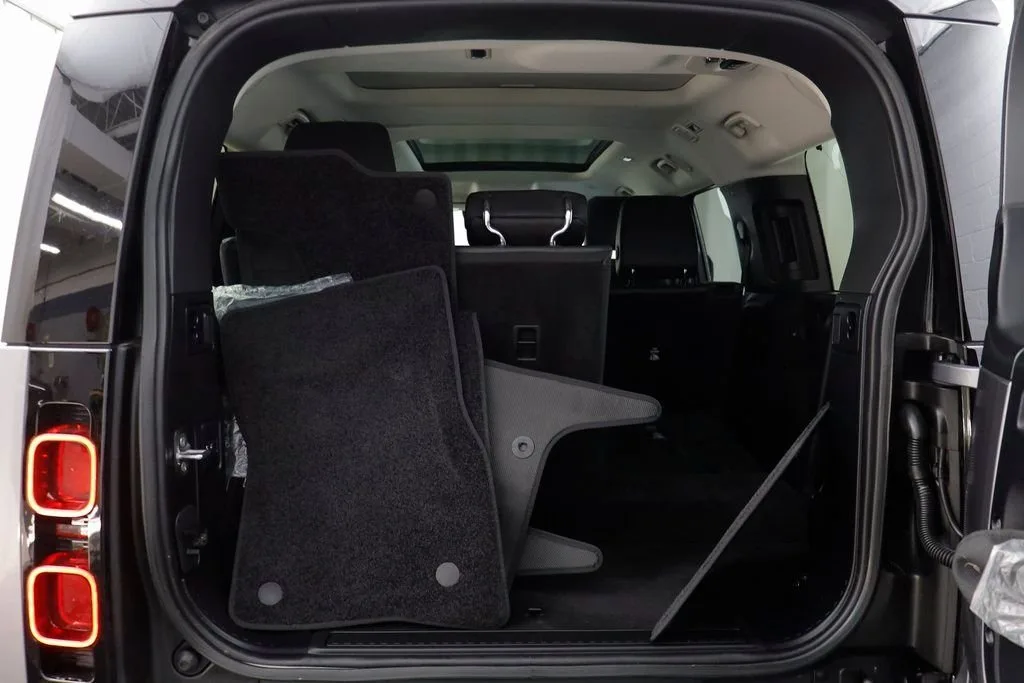 2023 Land Rover Defender 130 SE 4WD 4D Sport Utility — thumbnail 14