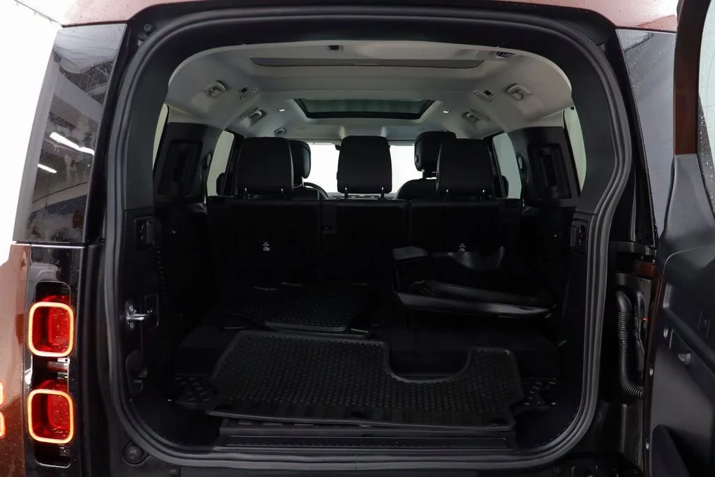 2023 Land Rover Defender 130 First Edition — thumbnail 14