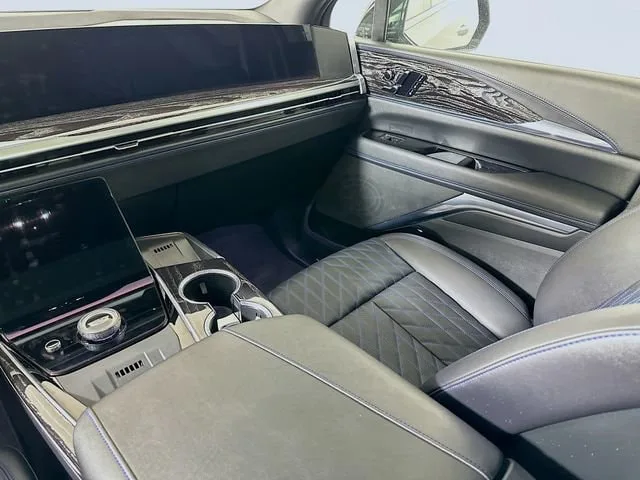 2025 Cadillac Escalade IQ Luxury 1 — thumbnail 16