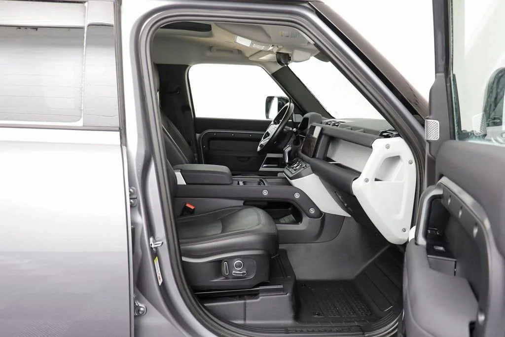2023 Land Rover Defender 130 SE 4WD 4D Sport Utility — thumbnail 15