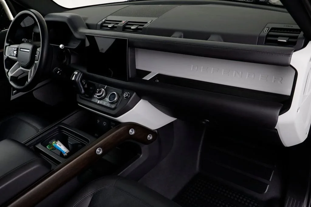 2023 Land Rover Defender 130 First Edition — thumbnail 15
