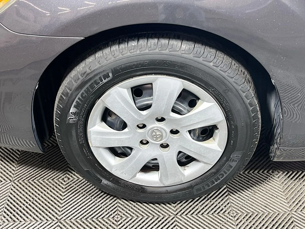2011 Toyota Camry — thumbnail 16