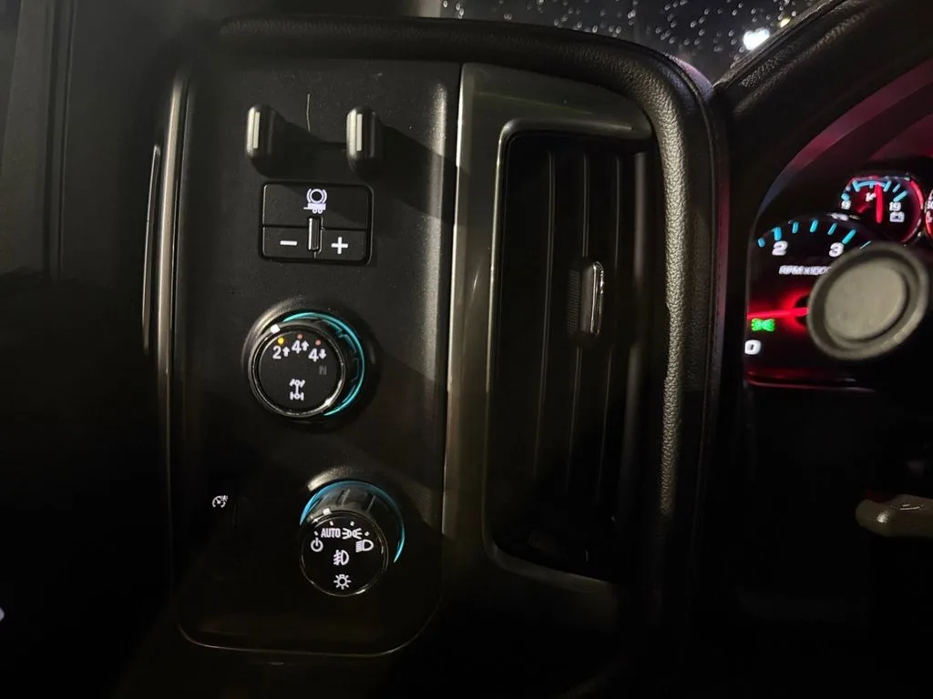 2018 Chevrolet Silverado 3500HD LTZ — thumbnail 17