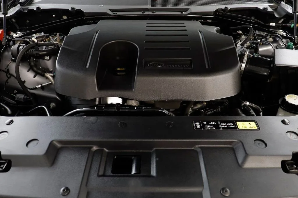 2023 Land Rover Defender 130 SE 4WD 4D Sport Utility — thumbnail 18