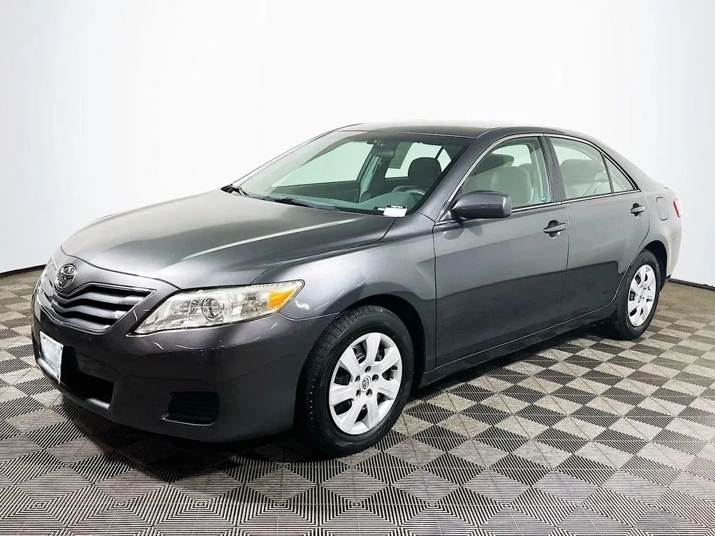 2011 Toyota Camry — thumbnail 2
