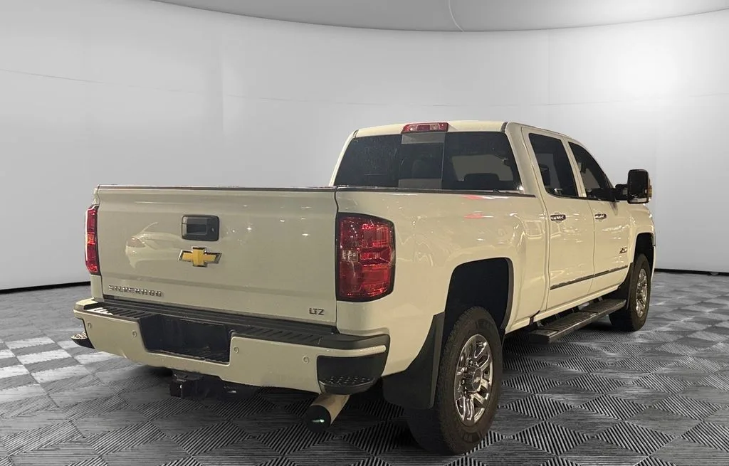 2018 Chevrolet Silverado 3500HD LTZ — thumbnail 2