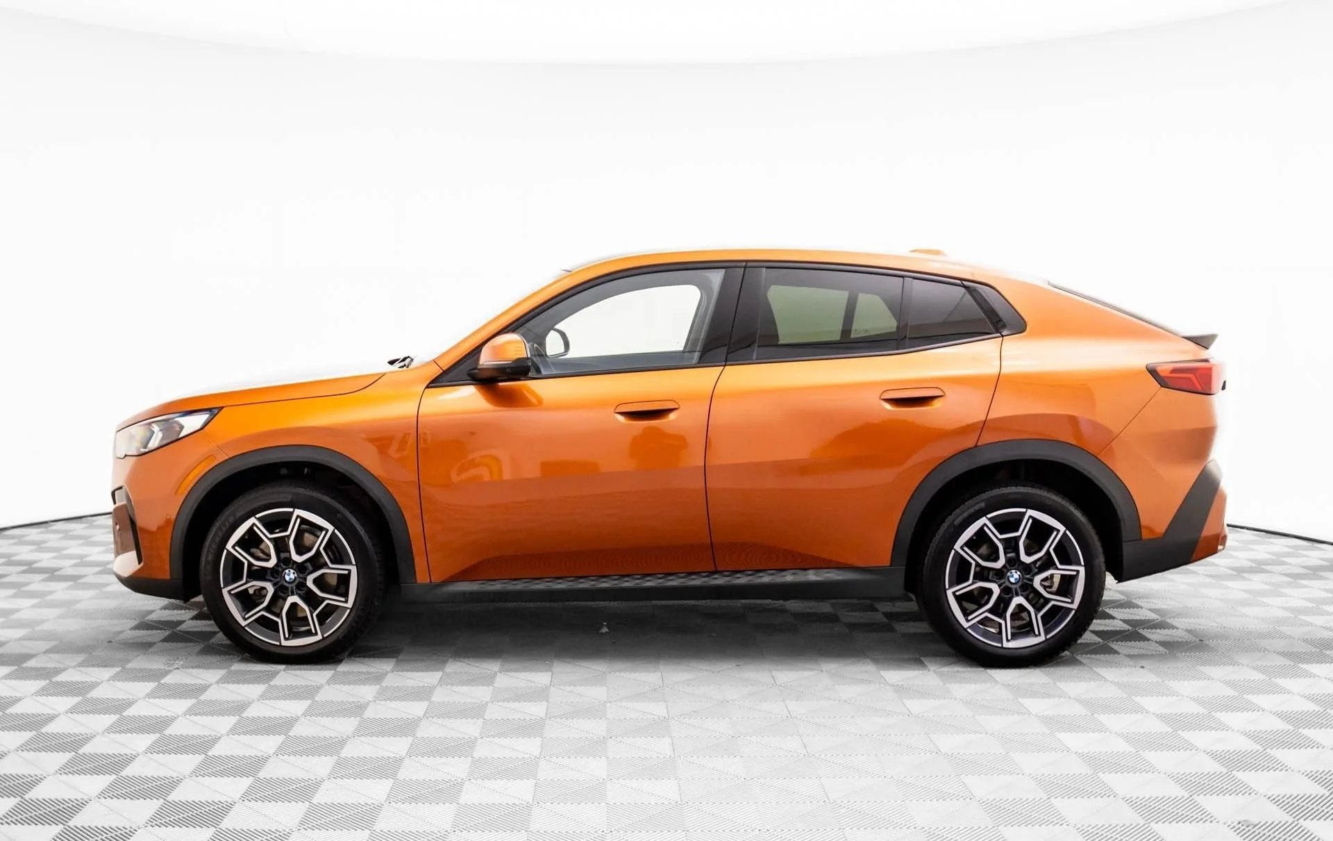 2025 BMW X2 xDrive28i — thumbnail 2