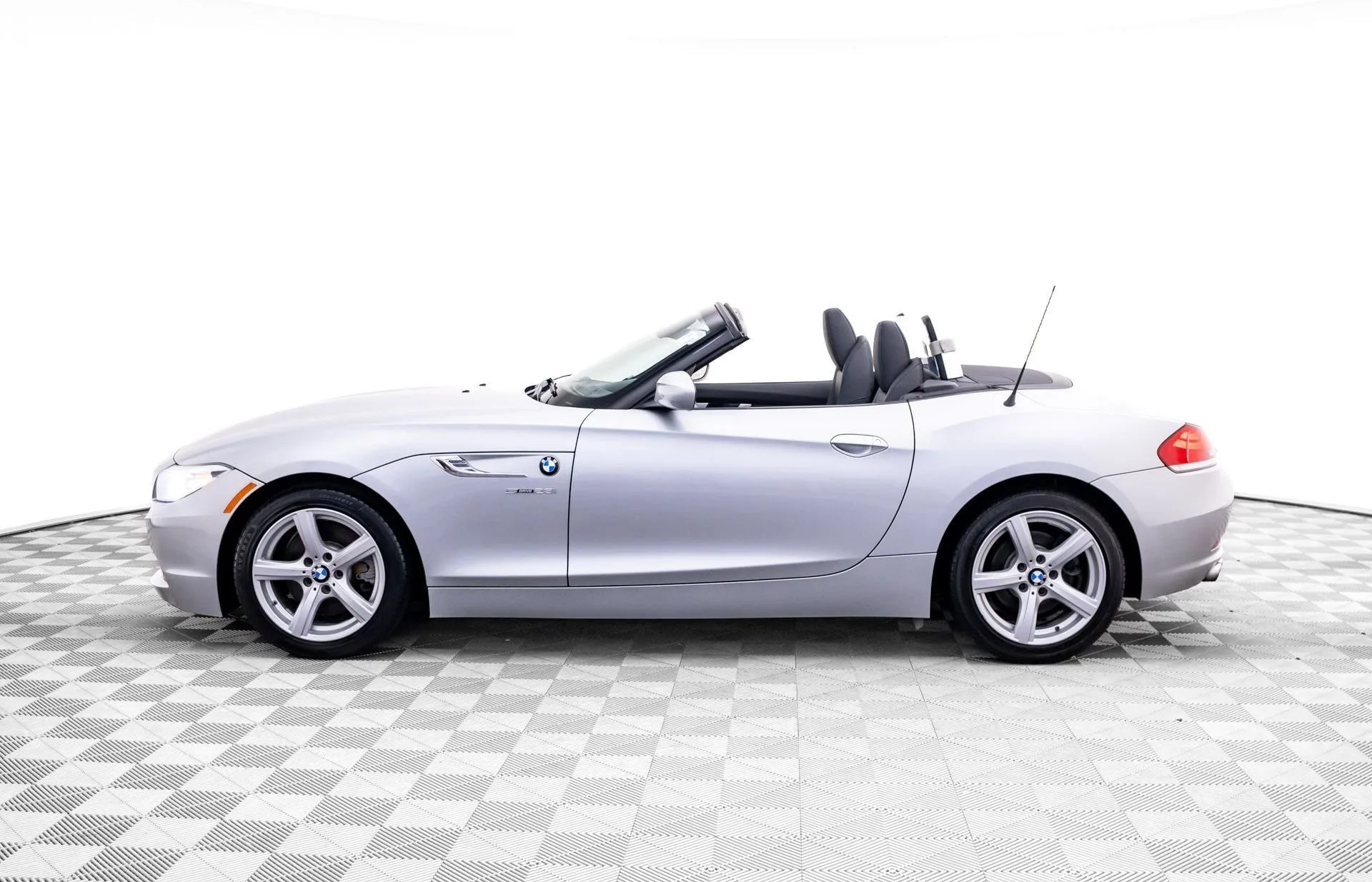 2016 BMW Z4  sDrive28i — thumbnail 2