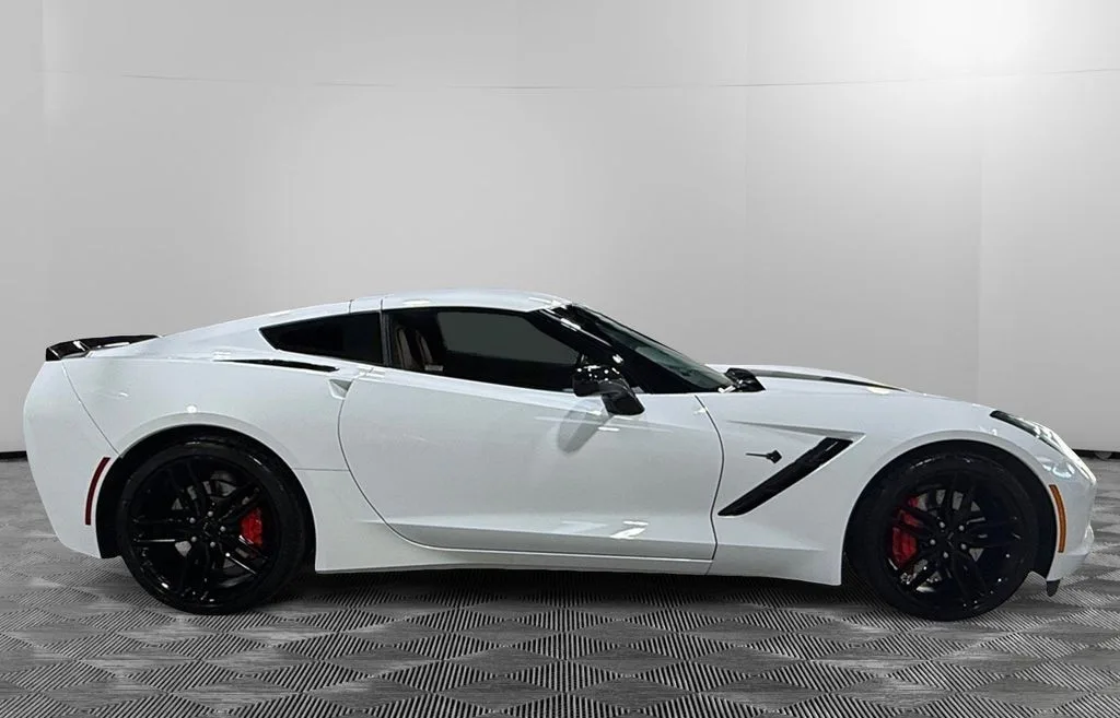 2016 Chevrolet Corvette Stingray Z51 — thumbnail 2