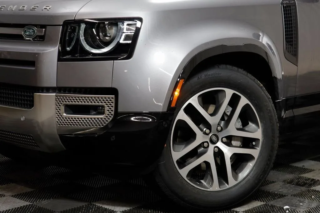 2023 Land Rover Defender 130 SE 4WD 4D Sport Utility — thumbnail 3