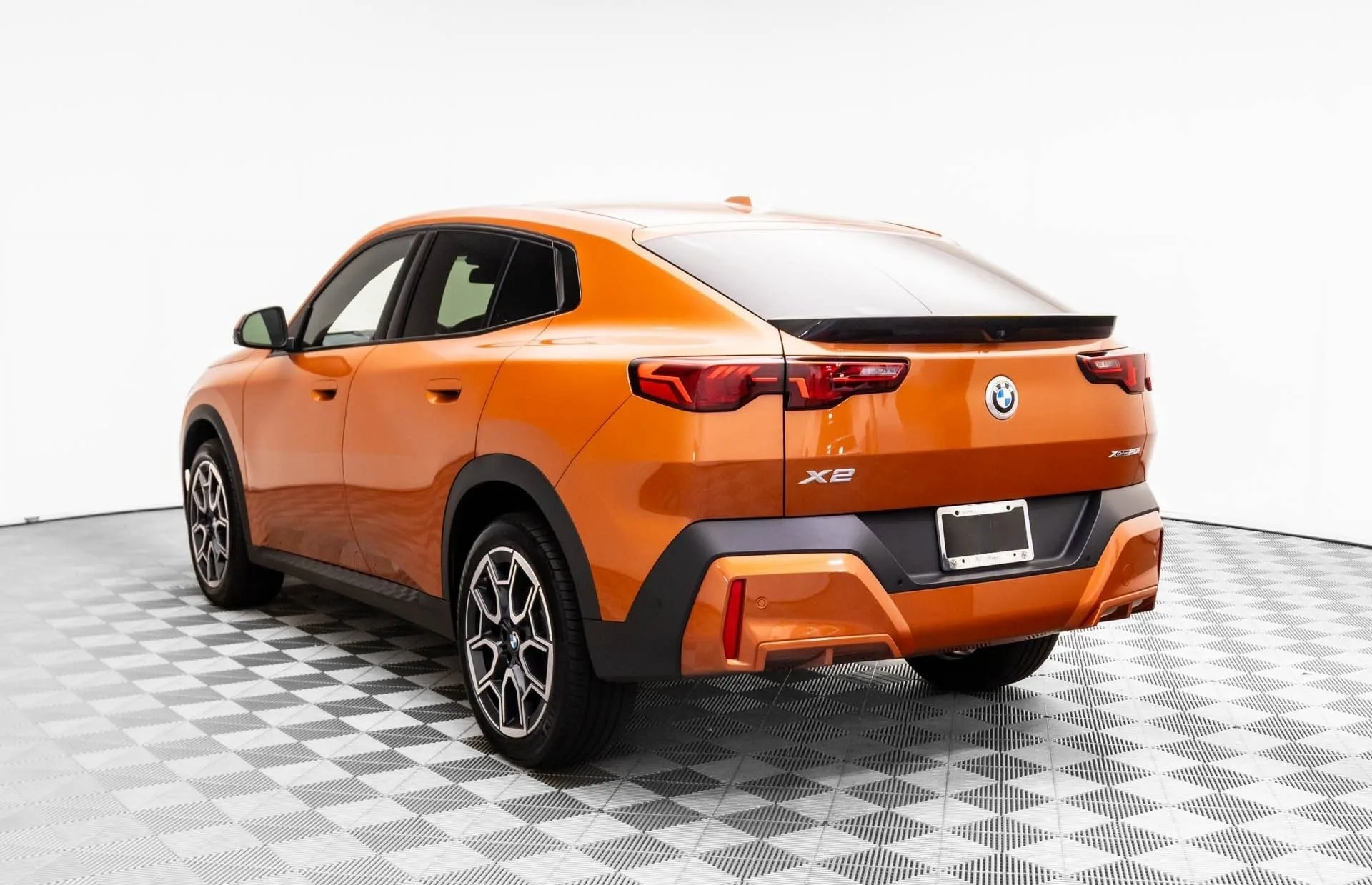 2025 BMW X2 xDrive28i — thumbnail 3