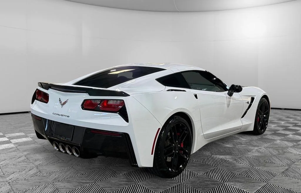2016 Chevrolet Corvette Stingray Z51 — thumbnail 3