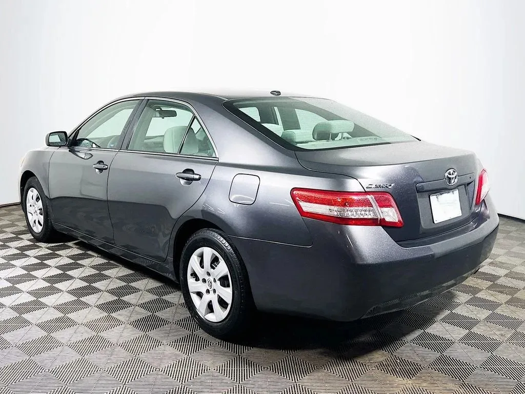 2011 Toyota Camry — thumbnail 4