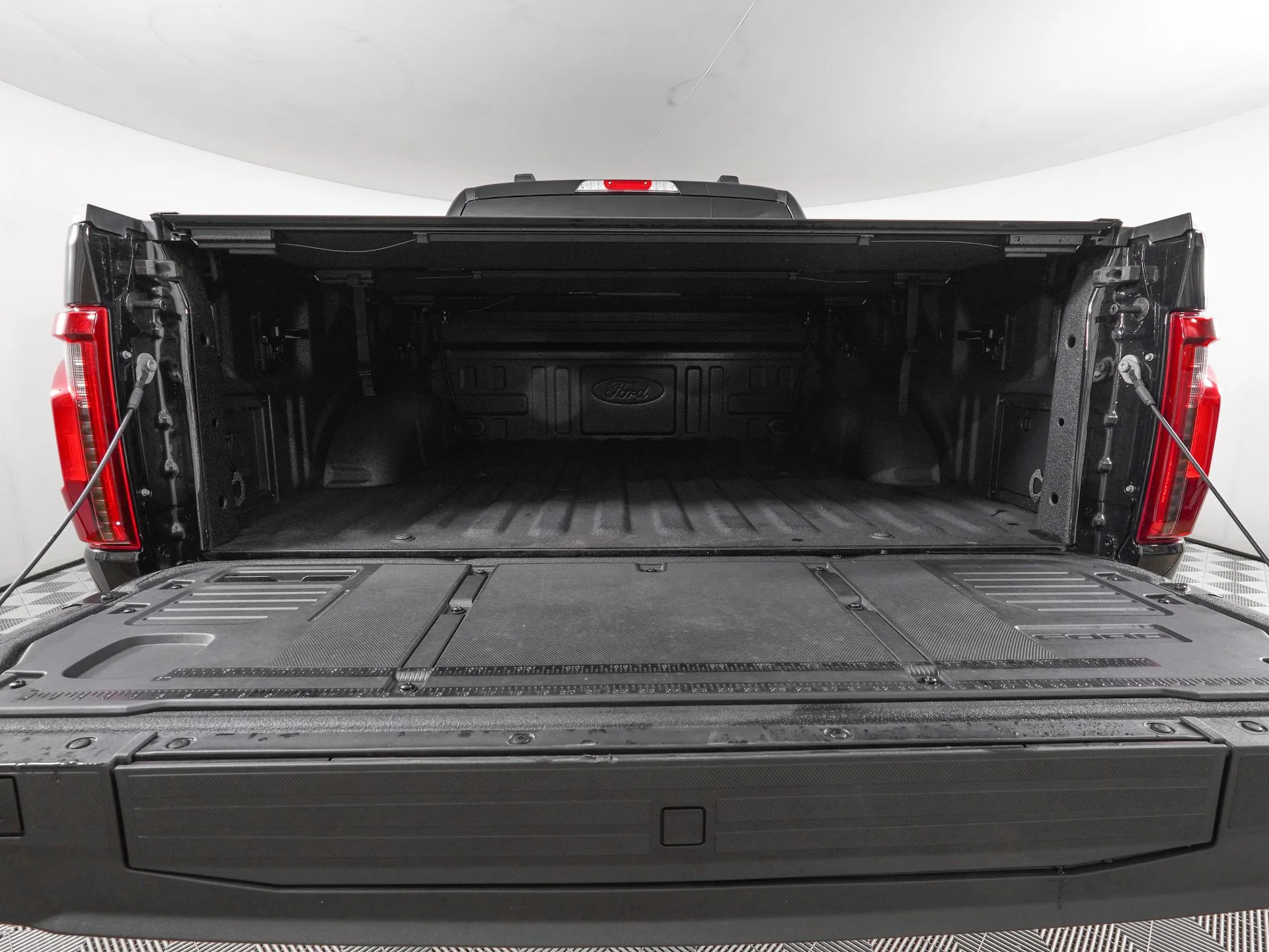 2024 Ford F-150 XLT — thumbnail 6