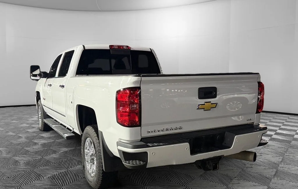 2018 Chevrolet Silverado 3500HD LTZ — thumbnail 5