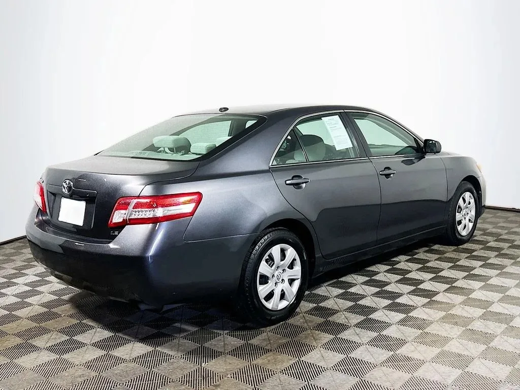 2011 Toyota Camry — thumbnail 6
