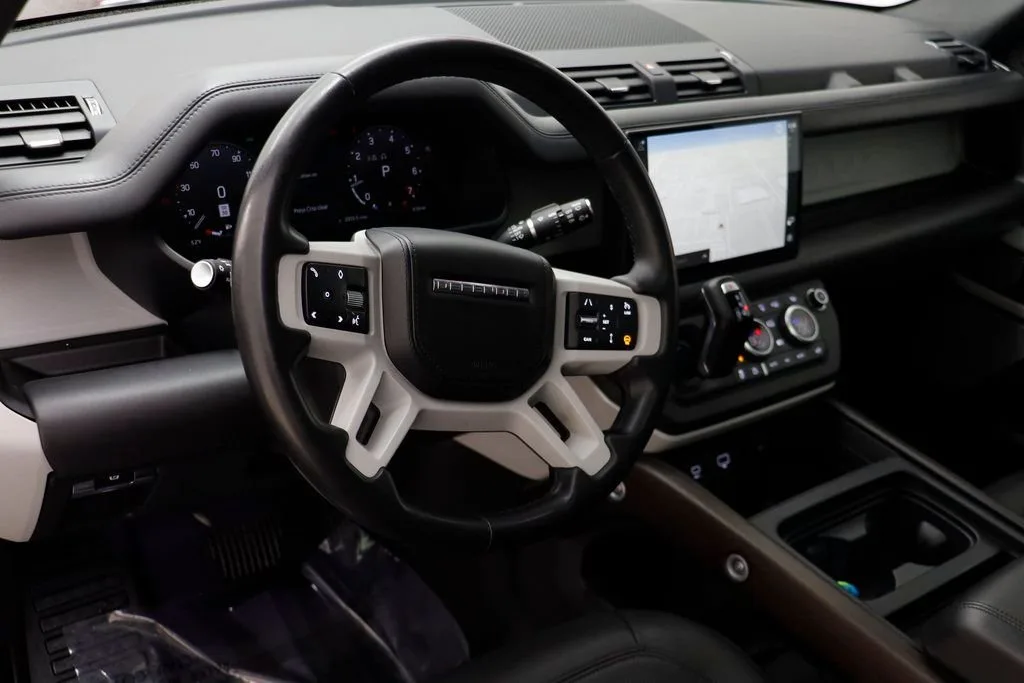 2023 Land Rover Defender 130 First Edition — thumbnail 6