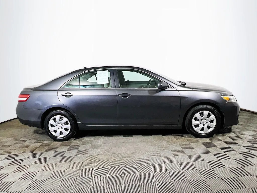 2011 Toyota Camry — thumbnail 7