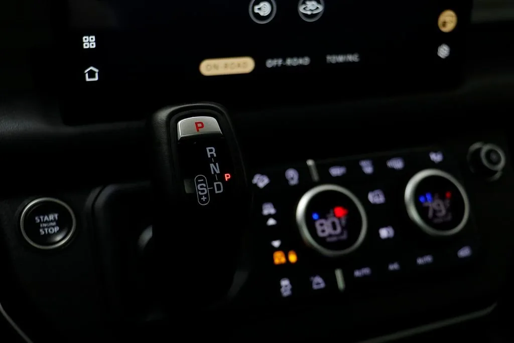 2023 Land Rover Defender 130 First Edition — thumbnail 7