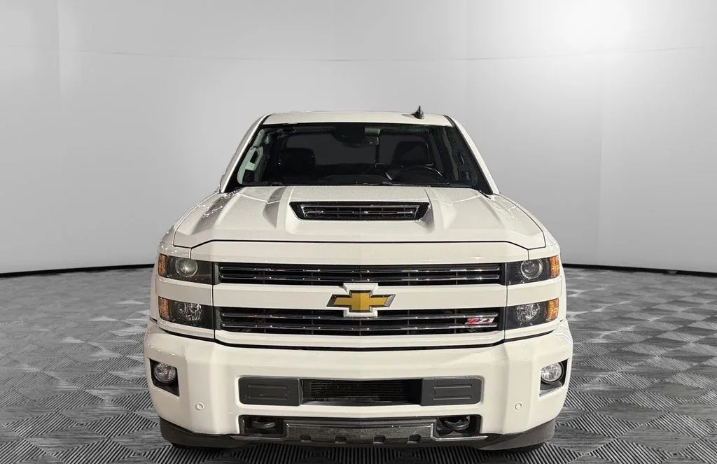 2018 Chevrolet Silverado 3500HD LTZ — thumbnail 8