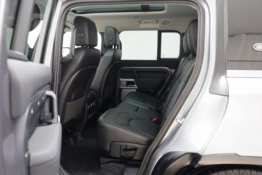 2023 Land Rover Defender 130 SE 4WD 4D Sport Utility — thumbnail 9